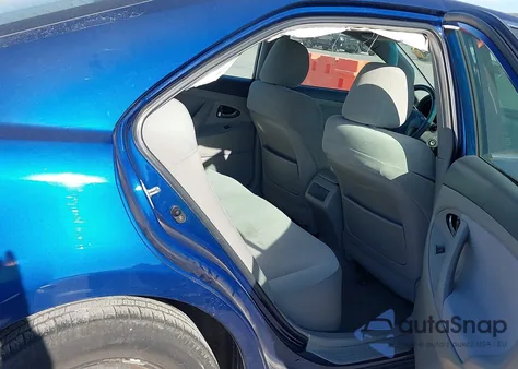 2010 Toyota Camry Le z USA, uszkodzony, nr VIN 4T4BF3EK2AR072476